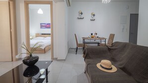 Interior - Cinema Flat by Rentalspro (Nea Propontida)
