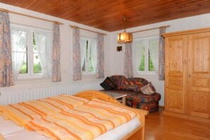 3 quartos, ferros/tábuas de passar roupa, Wi-Fi, roupa de cama