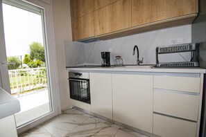 Interior - Eleni Seafront Apartment by Rentalspro (Nea Propontida)