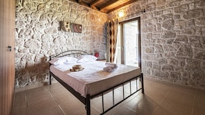 Interior - Twin Castles Right Maisonette by Rentalspro (Kassandra)