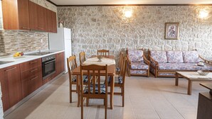 Interior - Twin Castles Right Maisonette by Rentalspro (Kassandra)