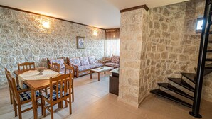 Interior - Twin Castles Right Maisonette by Rentalspro (Kassandra)
