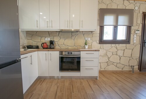 Ikarion Village Home by Rentalspro