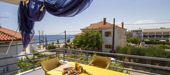 Endless Blue Apartment by Rentals Pro