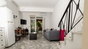 Interior - Three Sisters House by Rentals Pro - Mola Kalyva (Kassandra)
