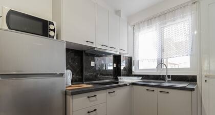 Tommy Seafront No 5 by Rentalspro - Nea Flogita