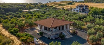 Villa George by Rentalspro