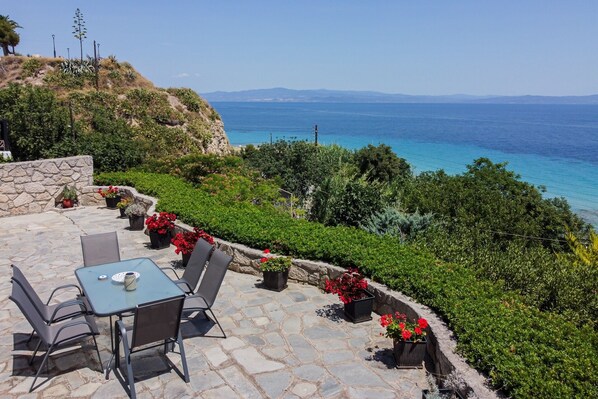 Front of property - Ikia Nikolea by Rentalspro - Afytos Halkidiki (Kassandra)