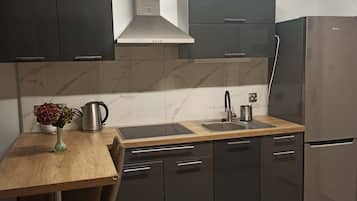 Fridge, microwave, stovetop, cookware/dishes/utensils