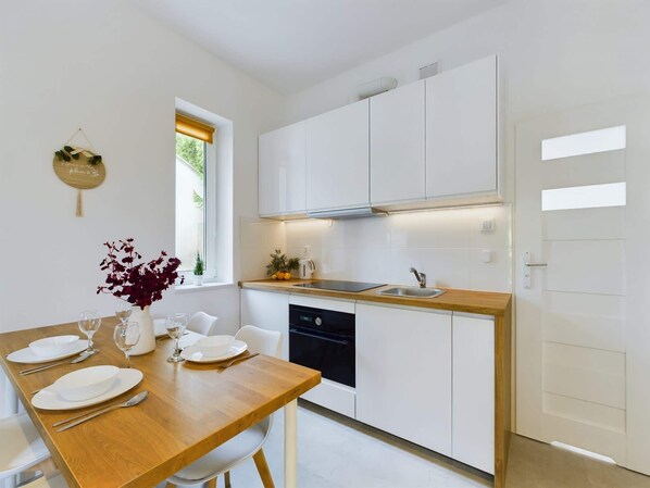 Fridge, microwave, oven, stovetop