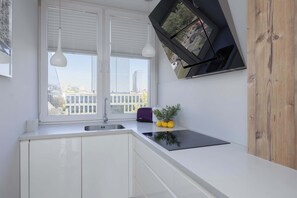 Fridge, oven, stovetop, dishwasher