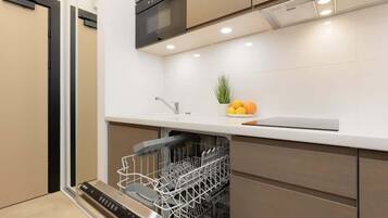 Refrigerador, microondas, parrilla de estufa y lavavajillas