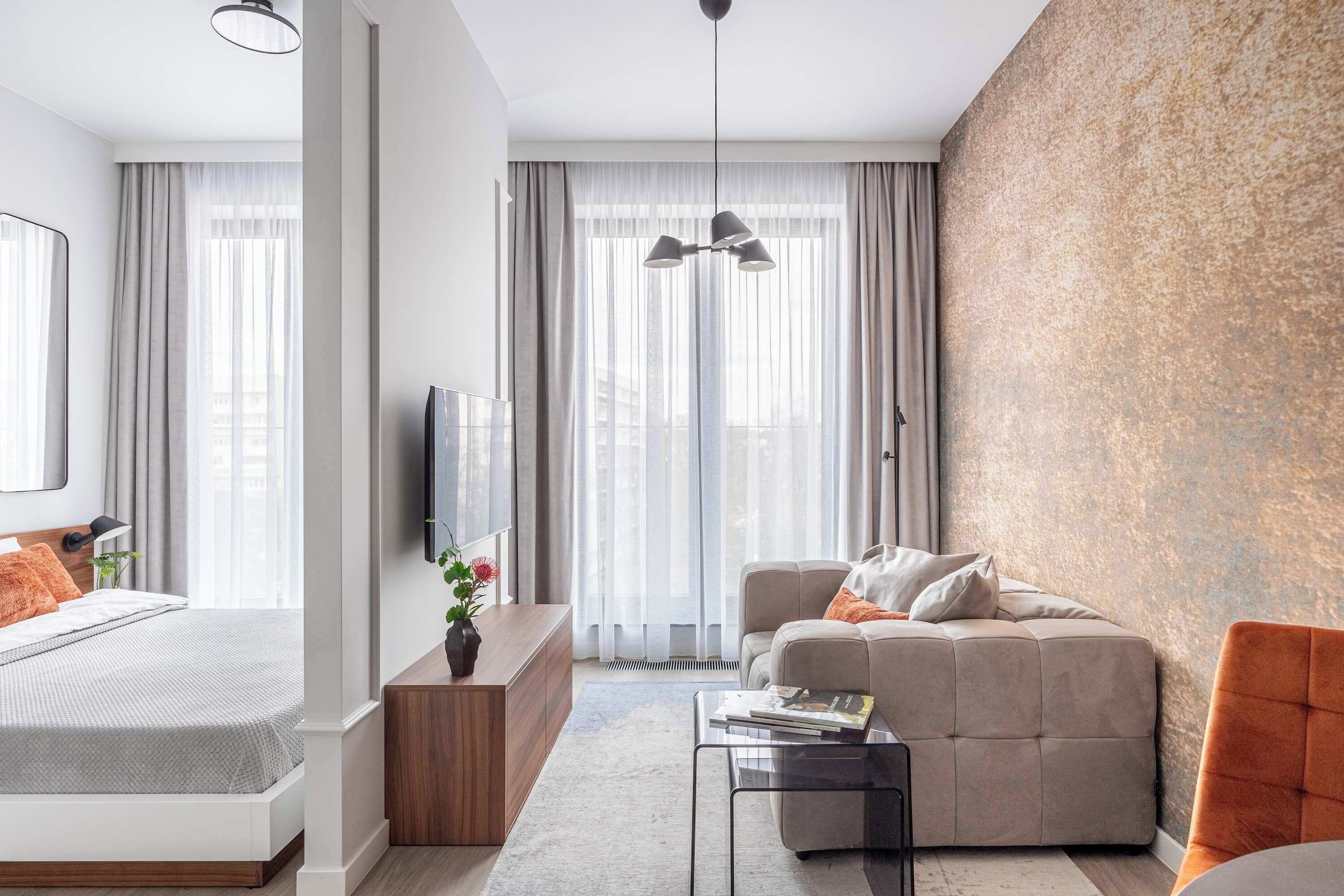 Iron/ironing board, travel crib, WiFi, bed sheets