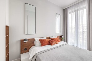 Iron/ironing board, travel cot, WiFi, bed sheets