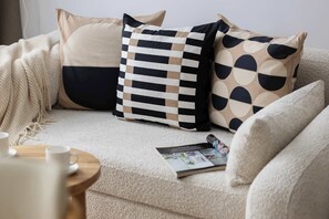 Interior - Al. Solidarności 153 | Zen Prestige Apartment Warsaw | Air conditioning | Parking | Desk | Wola (Warszawa)