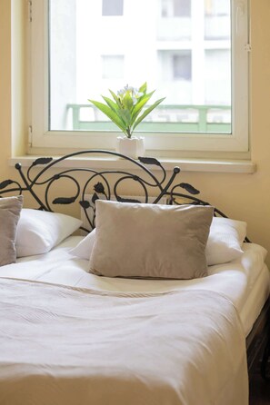 1 bedroom, iron/ironing board, travel cot, WiFi