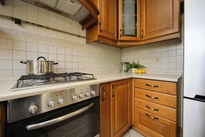 Refrigerador, horno, placa de cocina, lavavajillas