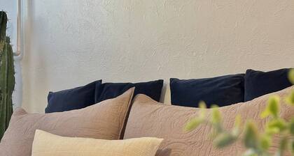 Storybook Flat Cozy 2BR Near Wash Park DU