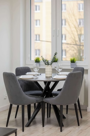Dining. Stylish Apartment in Pruszkow | Close to the Park | Wi-Fi.