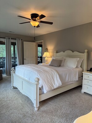 3 bedrooms, iron/ironing board, free WiFi, bed sheets - Jump Platform & Rope Swing, Dock. Kayak. Screened Porch. Firepit. Family Fun! (Dadeville)