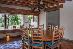 Family House, Lake View | Dining room
