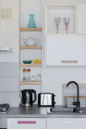 Réfrigérateur, four, plaque de cuisson, lave-vaisselle