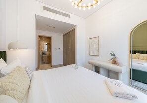 2 chambres, coffres-forts dans les chambres, fer et planche à repasser