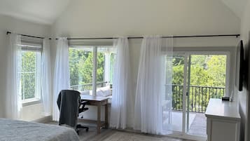 4 bedrooms, iron/ironing board, travel crib, free WiFi