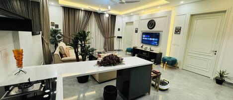 المنشأة من الداخل