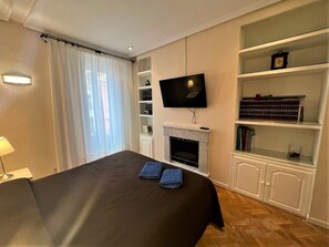 Quadruple Room, Shared Bathroom | Iron/ironing board, free WiFi - Madrid C. Mayor (Madrid)