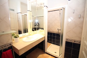 Double Room, Private Bathroom | Iron/ironing board, free WiFi