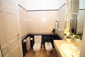 Chambre Double, salle de bains privée