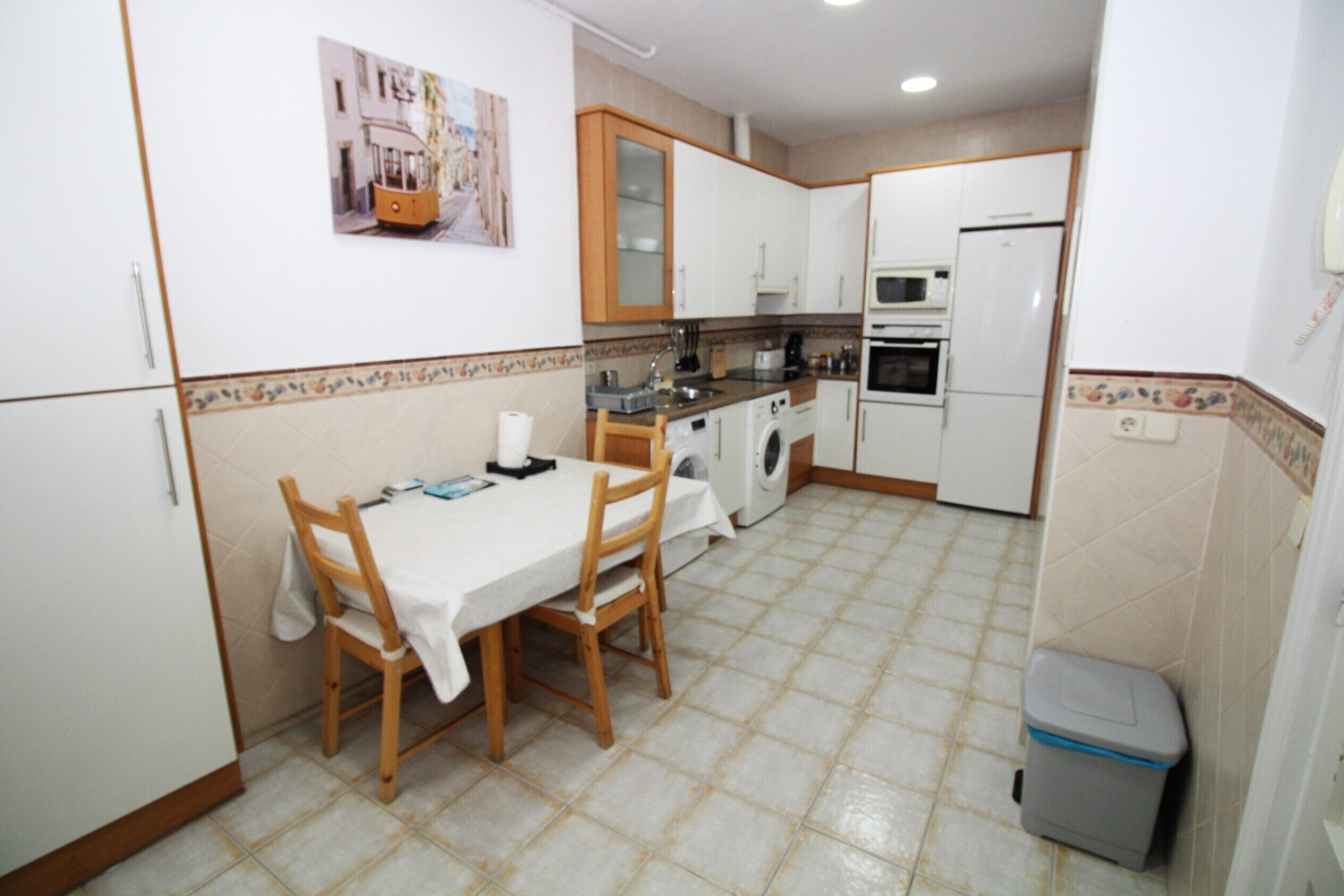 冰箱、微波炉、炉灶、烤面包机