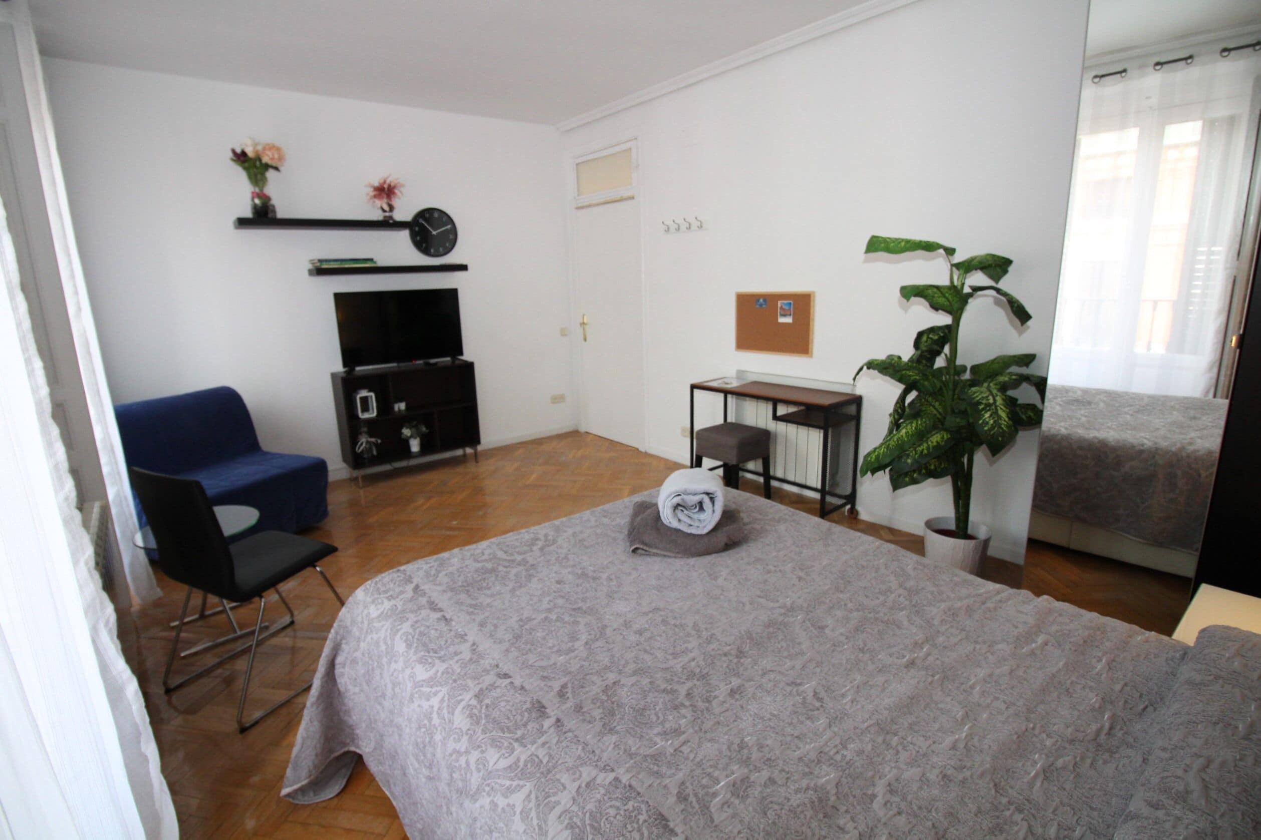 Dreibettzimmer, Gemeinschaftsbad | Bügeleisen/Bügelbrett, kostenloses WLAN