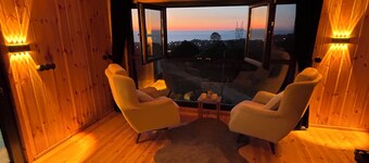 geniş teraslı doğanın kalbinde şehire yakın bungalow