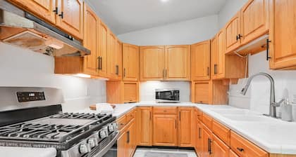 Charming and cozy 3-bedroom cabin featuring WiFi,and endless river frontage.