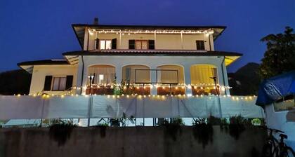 Large villa with fenced garden between Tuscany and Liguria, perfect for groups