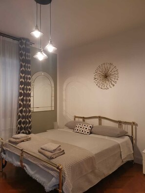 WiFi, bed sheets