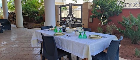Outdoor dining