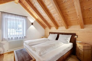 2 bedrooms, WiFi, bed sheets - Apartment 'Maria' with Private Terrace and Wi-Fi (San Vigilio)