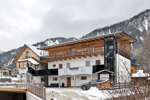 Exterior - Apartment 'Maria' with Private Terrace and Wi-Fi (San Vigilio)