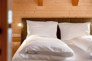 2 bedrooms, WiFi, bed sheets - Apartment 'Maria' with Private Terrace and Wi-Fi (San Vigilio)