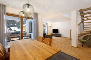 Dining - Apartment 'Maria' with Private Terrace and Wi-Fi (San Vigilio)