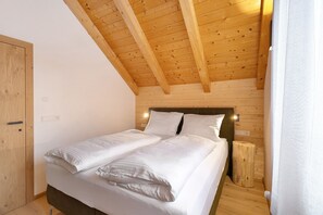 2 bedrooms, WiFi, bed sheets - Apartment 'Maria' with Private Terrace and Wi-Fi (San Vigilio)