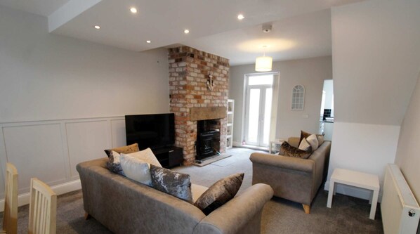 TV, fireplace