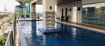 Sunvida Tower across SM City Mall.
Easy access to all your destinations.