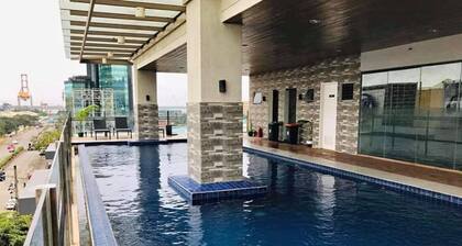 Sunvida Tower across SM City Mall.
Easy access to all your destinations.