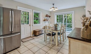 Interior - Acres & Views! Firepit, BBQ - Bayley Way Getaway (Quechee)