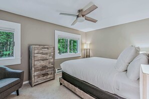 3 bedrooms, iron/ironing board, travel cot, WiFi - Acres & Views! Firepit, BBQ - Bayley Way Getaway (Quechee)