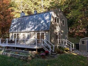 Exterior - Acres & Views! Firepit, BBQ - Bayley Way Getaway (Quechee)